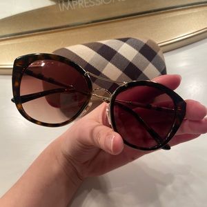 BURBERRY WOMENS SUN GLASSES